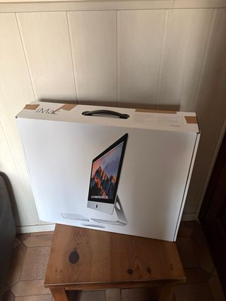 iMac 21,5” Retina 4K (2017) - caja y accesorios
