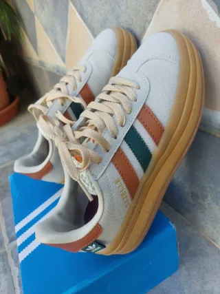 Zapatillas Adidas Beige y Naranja