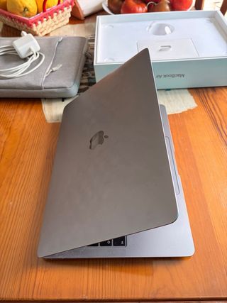 MacBook Air Retina 13' 2018 + Funda y Cargador