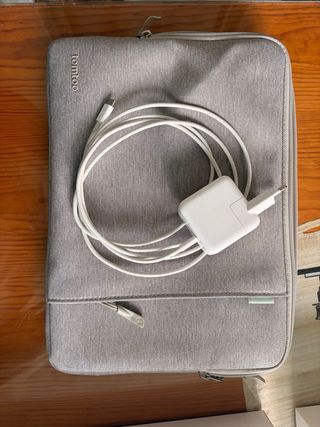 MacBook Air Retina 13' 2018 + Funda y Cargador