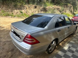 Mercedes-Benz Clase C 2004