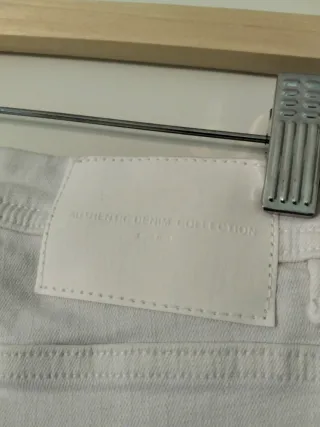 Pantalón blanco de campana