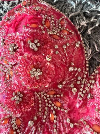 Vestido de fiesta rosa con pedrería