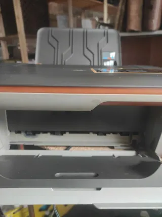 Impresora HP Deskjet 2050A Multifunción