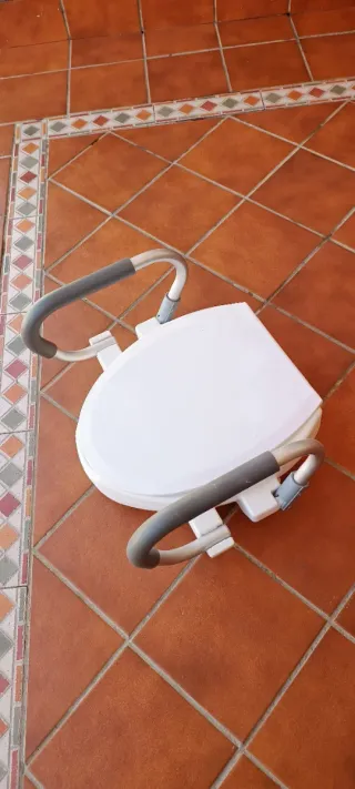 Silla de baño Moem para personas mayores urge