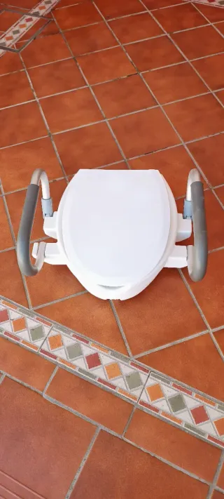 Silla de baño Moem para personas mayores urge