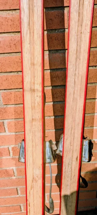 Esquís antiguos de madera