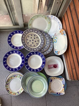 Juego de platos y tazas de cerámica