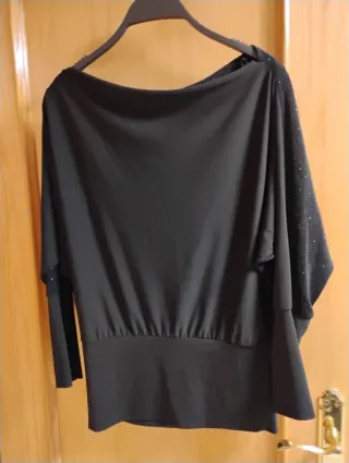 Jersey fino negro con brillos elástico.