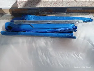 Parasol de playa azul