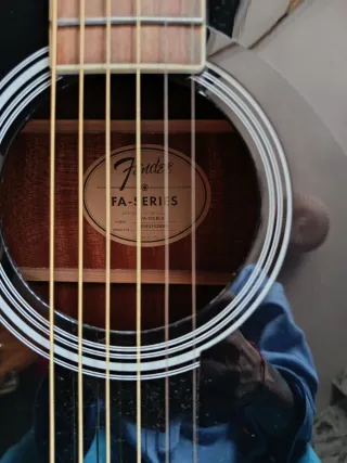 Guitarra Acústica Fender Negra con su funda