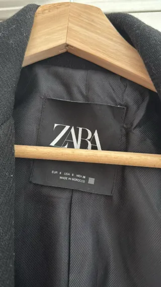 Abrigo negro Zara Talla S