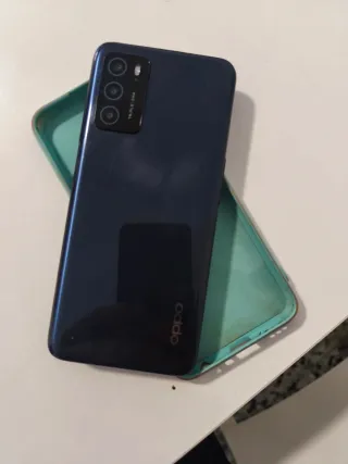 OPPO A54s con funda y cable de carga