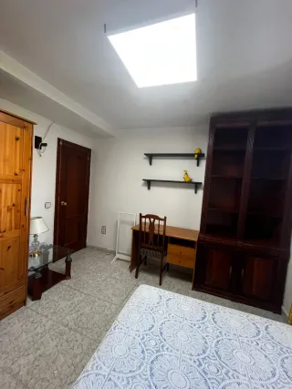 Habitación piso compartido trabajo o estudio