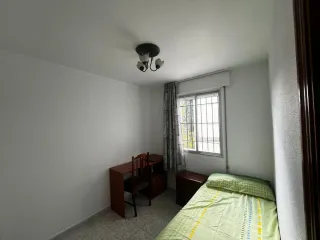 Habitación piso compartido trabajo o estudio
