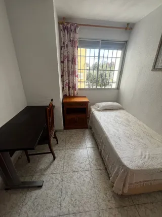 Habitación piso compartido trabajo o estudio