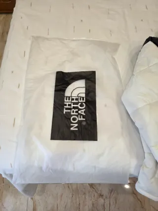 Chaqueta The North Face Blanca y Negra