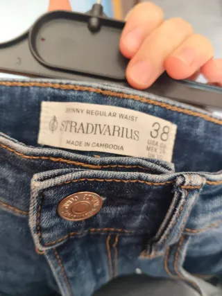 Pantalón vaquero Stradivarius Talla 38