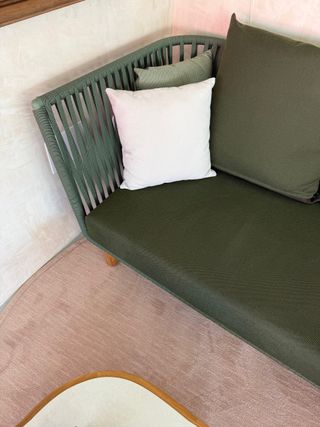 Sofá Kettal y Mesa Auxiliar de Kettal