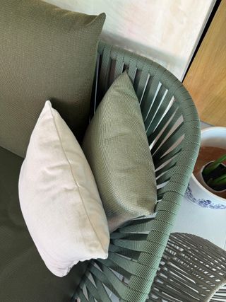 Sofá Kettal y Mesa Auxiliar de Kettal