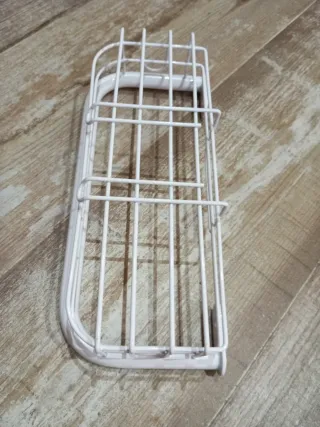 Estantería de metal blanca