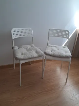 Juego de 2 sillas blancas de plástico