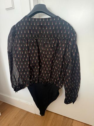 Blusa body Zara transparente estampado