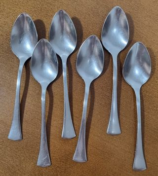 Cucchiaino da dessert in metallo argentato