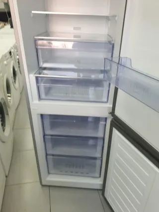Nevera Beko 2m x 60cm con garantía