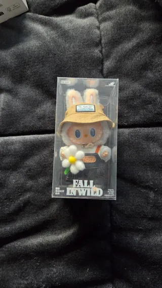 Labubu Fall in Wild Figura Coleccionable