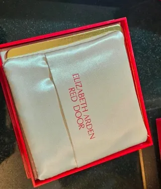 Talco profumato Elizabeth Arden prodotto Vintage.