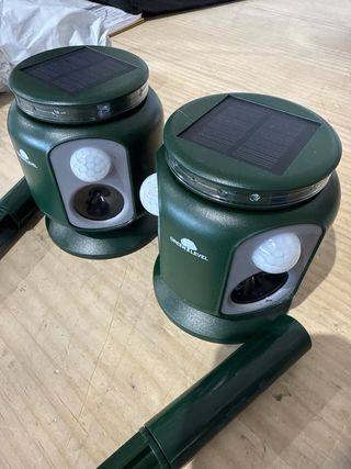 Repelente Solar de Animales con Luz LED