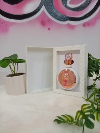 Perfume Blanco y Dorado