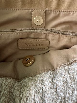 Mochila Parfois flecos y bordados