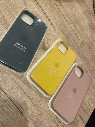 Fundas iPhone 14 Apple. Cada una 14 euros
