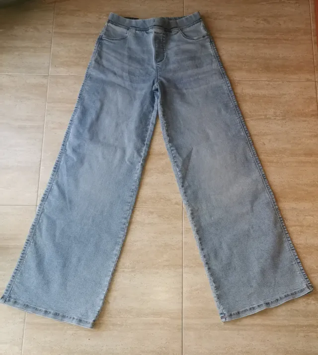 Nuevo. Talla +14 años Pantalón elástico pata ancha