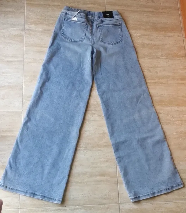 Nuevo. Talla +14 años Pantalón elástico pata ancha