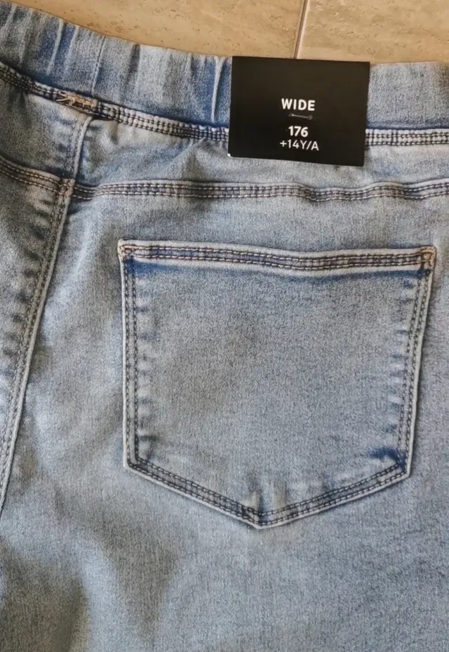 Nuevo. Talla +14 años Pantalón elástico pata ancha