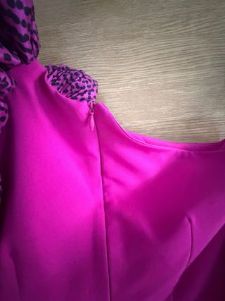 Vestido fiesta midi fucsia con flor