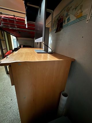 Mesa escritorio con cajón + bandeja teclado