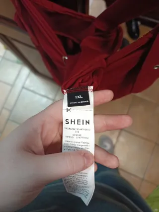 Top Shein Rojo con Encaje y Corazones