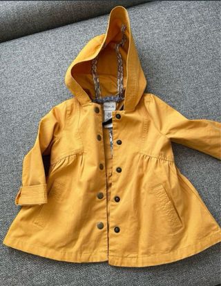 Lote Alina Gabardina amarilla con capucha