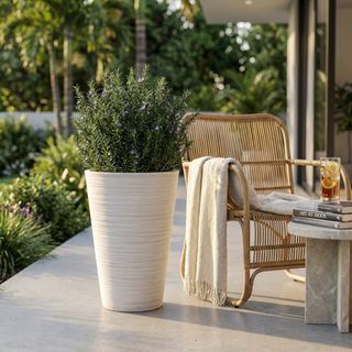 Vaso Conico in Fibra Sintetica Bianco 60cm Design