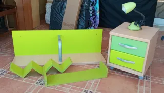 Conjunto estantería + mesita + lamparilla