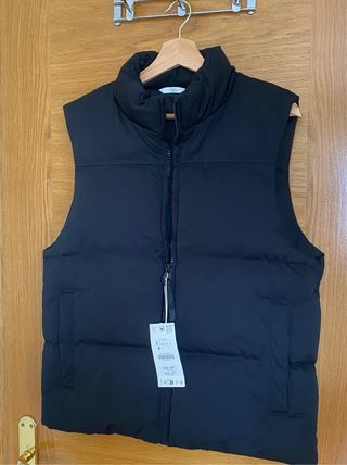 Chaleco acolchado Zara negro sin mangas