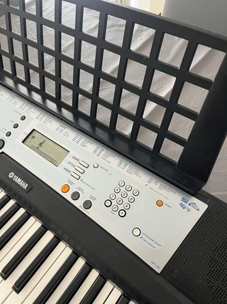 Teclado Yamaha YPT-200 (61 teclas)
