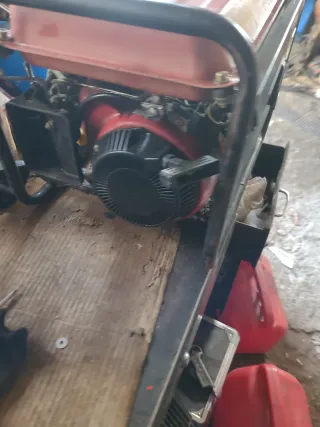 Generador SELEKA SGO1200 para piezas el motor gira