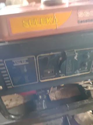 Generador SELEKA SGO1200 para piezas el motor gira
