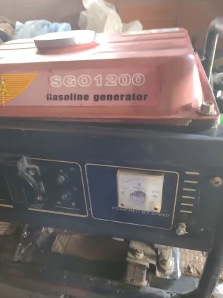 Generador SELEKA SGO1200 para piezas el motor gira