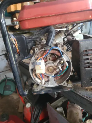 Generador SELEKA SGO1200 para piezas el motor gira